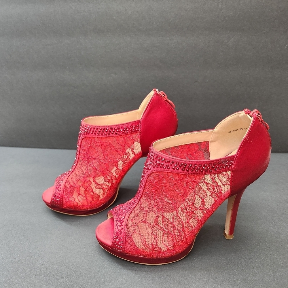 Dream Pairs Red Lace Peep-Toe Heels Size 7.5